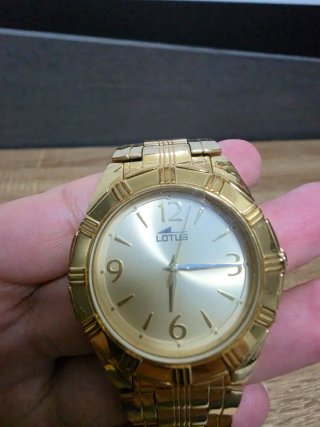 Reloj Lotus Dorado