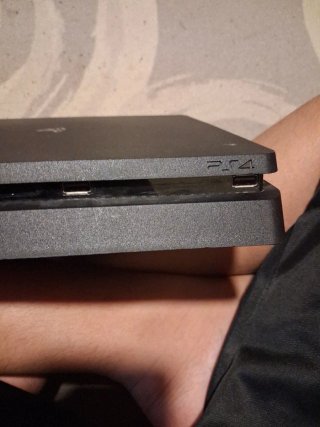 PS4 Slim Negra - Sin Mando ni HDMI