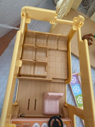 Lote Sylvanian: Casa con luz, guardería y autobús