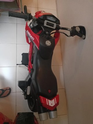 Moto Eléctrica Infantil Ducati Peg Perego