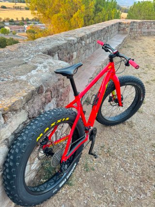 Bicicleta Fat Bike Roja Specialized