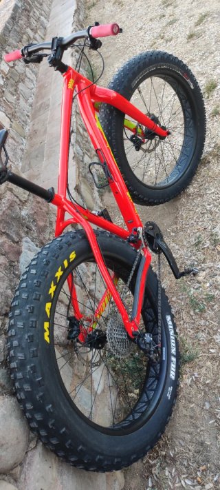 Bicicleta Fat Bike Roja Specialized