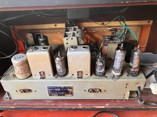 Radio antigua a válvulas Marconi UM-2102, funciona