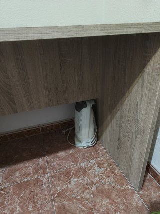 Escritorio y armario de madera