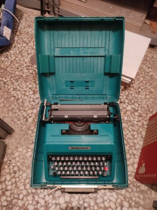 Máquina de escribir Olivetti Studio 45