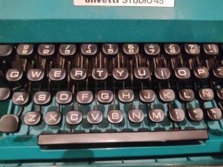 Máquina de escribir Olivetti Studio 45