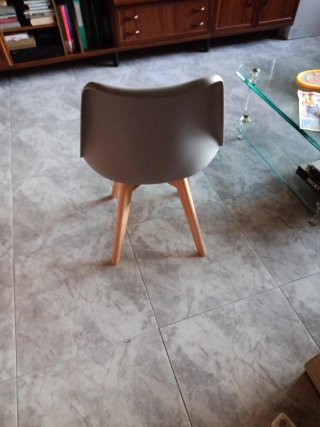 4 Sillas Comedor Plástico y Madera