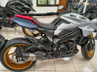 Suzuki Katana 2026 Plata y Rojo
