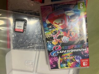 Nintendo Switch + Mario Kart 8 Deluxe