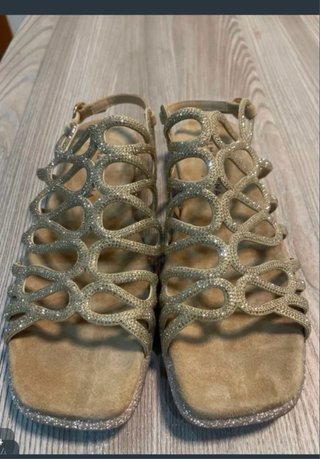 Sandalias Alma en Pena Beige y Doradas
