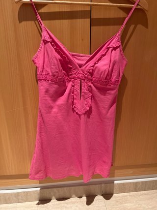 Camiseta tirantes rosa con encaje