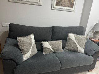 Sofá 2 plazas gris como nuevo