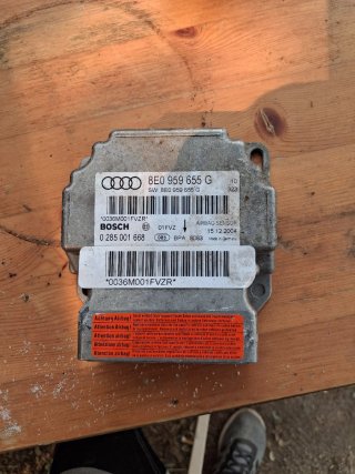 Varias centralitas de coche