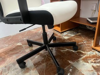 Escritorio + silla de ruedas