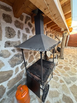 Barbacoa de hierro con campana