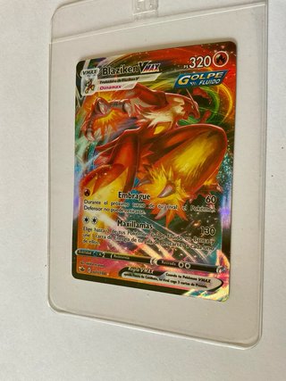 Carta Pokémon Blaziken VMAX 320 HP Español