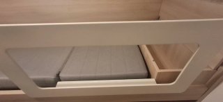 Cama alta con cajonera y escaleras