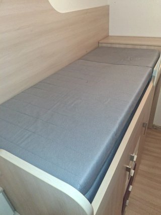 Cama alta con cajonera y escaleras