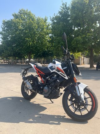 ¡KTM Duke 125 Ceramic White 2020!