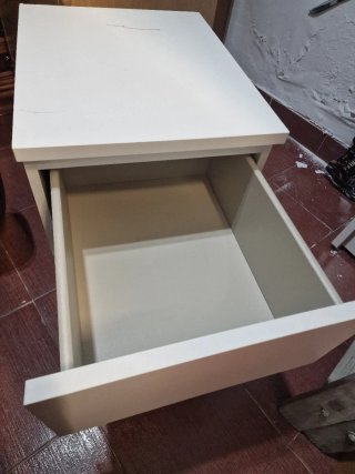 Mesilla de noche IKEA MALM