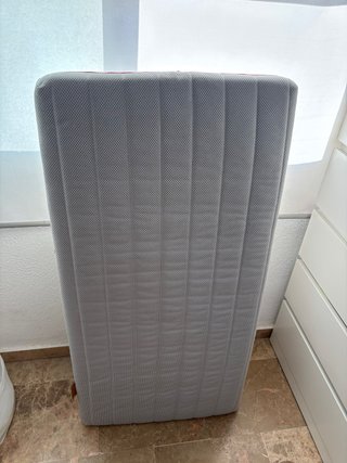 Cuna Micuna blanca con colchón