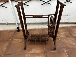 Pie de máquina de coser Singer