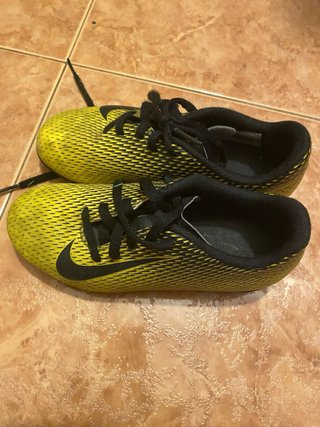 Chuteiras Criança Nike Amarelas tamanho 31