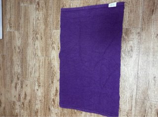 Alfombra morada de tela