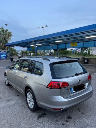 Volkswagen Golf familiar gris