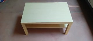 Mesa de salón de madera color beige y marrón