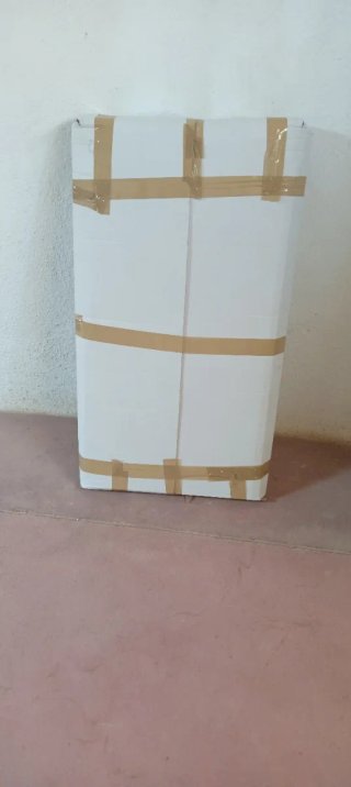 Mesa de salón de madera color beige y marrón