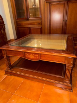 Mesa de centro de madera y cristal
