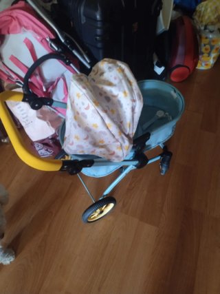Carrito de muñecas azul