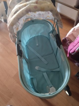 Carrito de muñecas azul