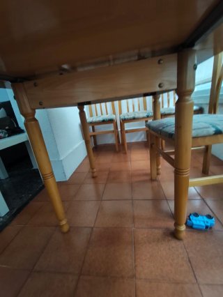 Gratis mesa de comedor extensible con 4 sillas