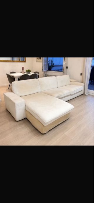 Sofá chaise longue beige y marrón. EN BARCELONA