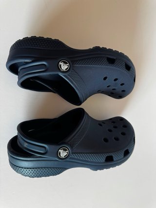 Crocs niño azul