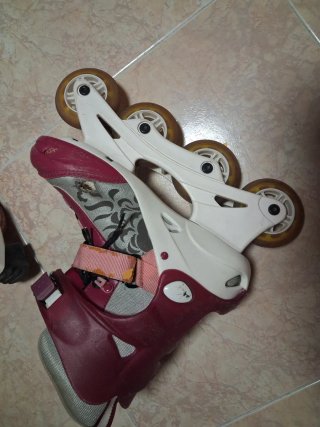 Pattini inline rosa e bianchi