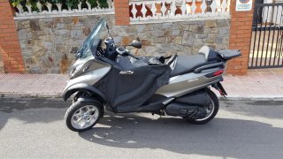 Cubrepiernas original Piaggio MP3