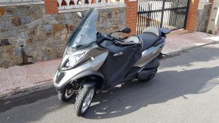 Cubrepiernas original Piaggio MP3
