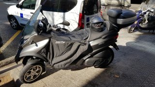 Cubrepiernas original Piaggio MP3