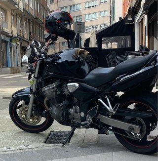 Suzuki Bandit GSF 600 Naked Negra
