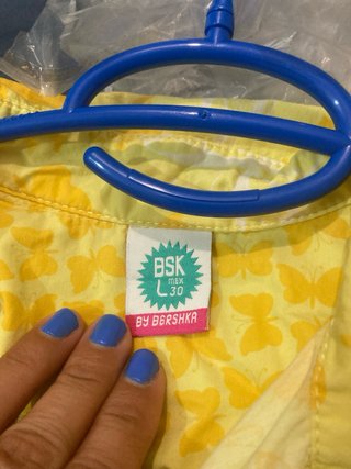 Vestido de verano amarillo con cinturón