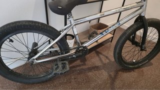 Bicicleta BMX plateada
