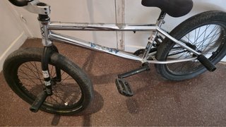Bicicleta BMX plateada