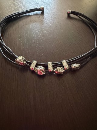 Collar de cuero y plata