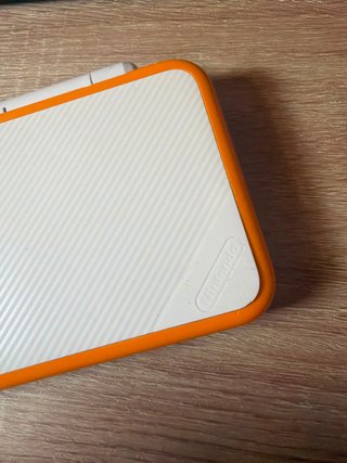 LEGGI! - Nintendo 2DS XL Arancione e Bianca - LEGGI!