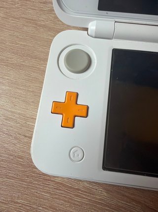 LEGGI! - Nintendo 2DS XL Arancione e Bianca - LEGGI!