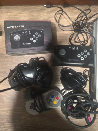 Consola Retron 5 con juegos y mandos