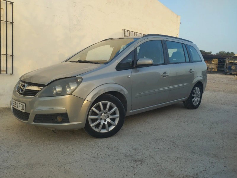 Opel Zafira 2006 - foto 1